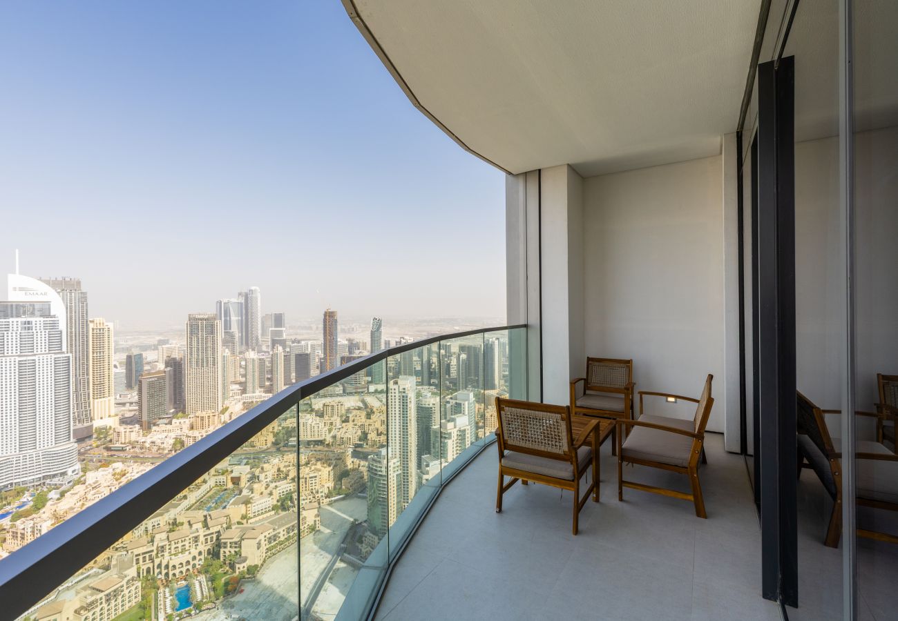 Apartment in Dubai - Sky-High Elegance w/ Unrivaled Burj Khalifa Views