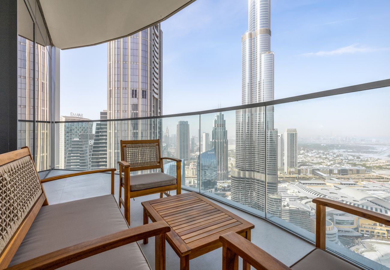 Experience sky-high living with stunning views of Burj Khalifa. Your dream getaway awaits – learn more and book now for a luxurious retreat!