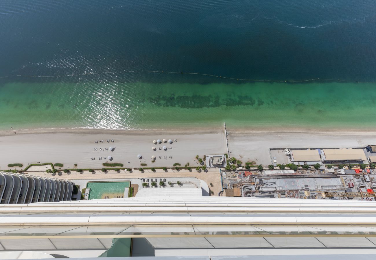 Apartment in Dubai - Coastal Living w/ Uninterrupted Sea & Palm Views 