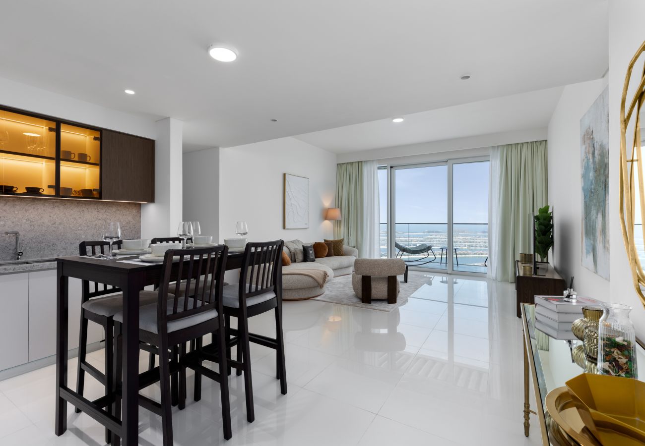 Experience coastal living in our exclusive holiday rental with uninterrupted sea and Palm Jumeirah views at Emaar Beachfront, Dubai. Your dream retrea