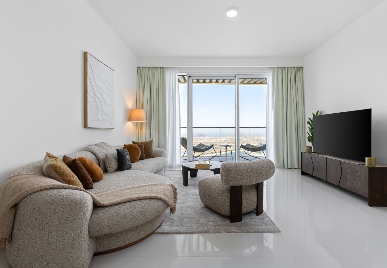 Apartment in Dubai - Coastal Living w/ Uninterrupted Sea & Palm Views 
