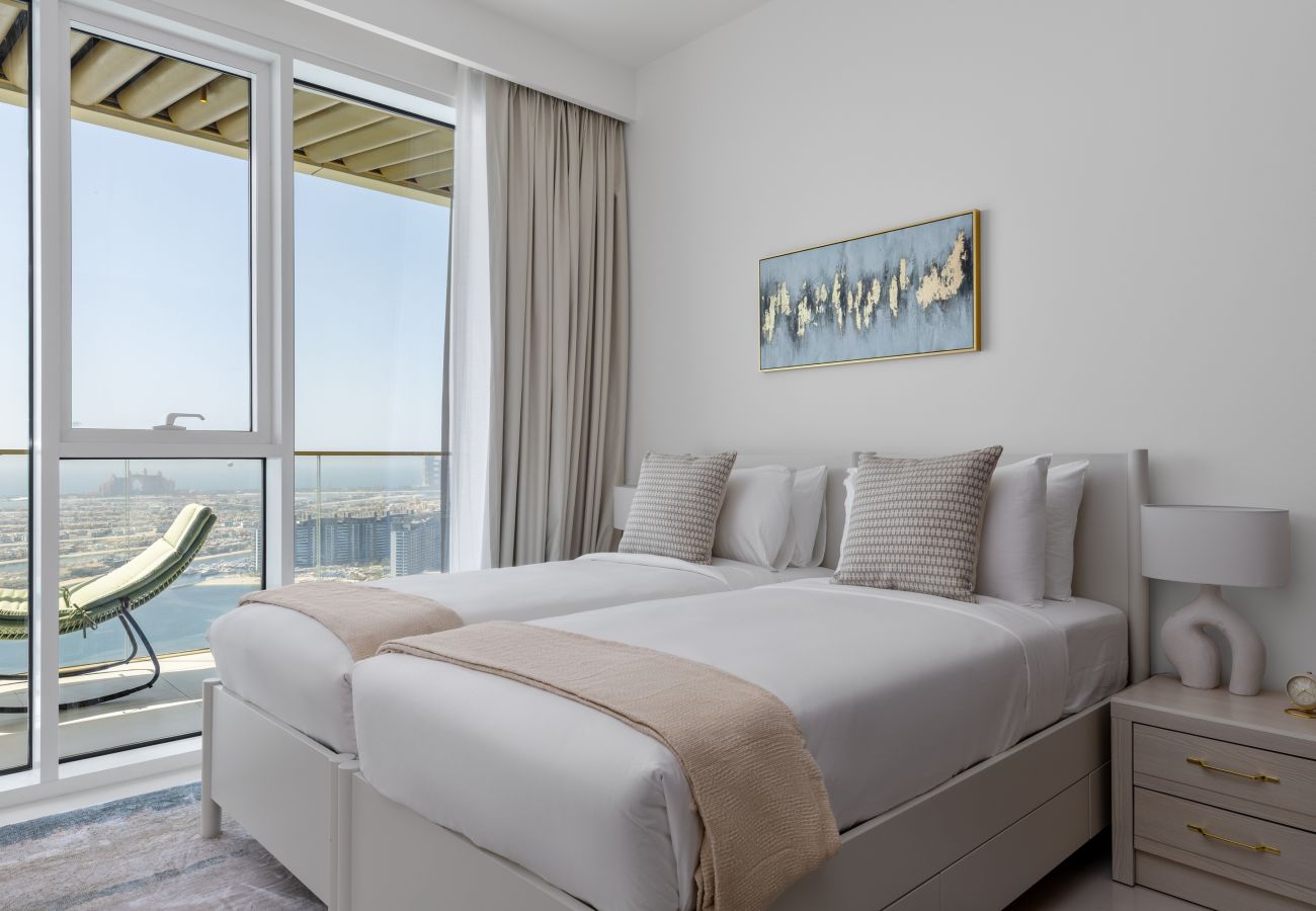 Apartment in Dubai - Coastal Living w/ Uninterrupted Sea & Palm Views 
