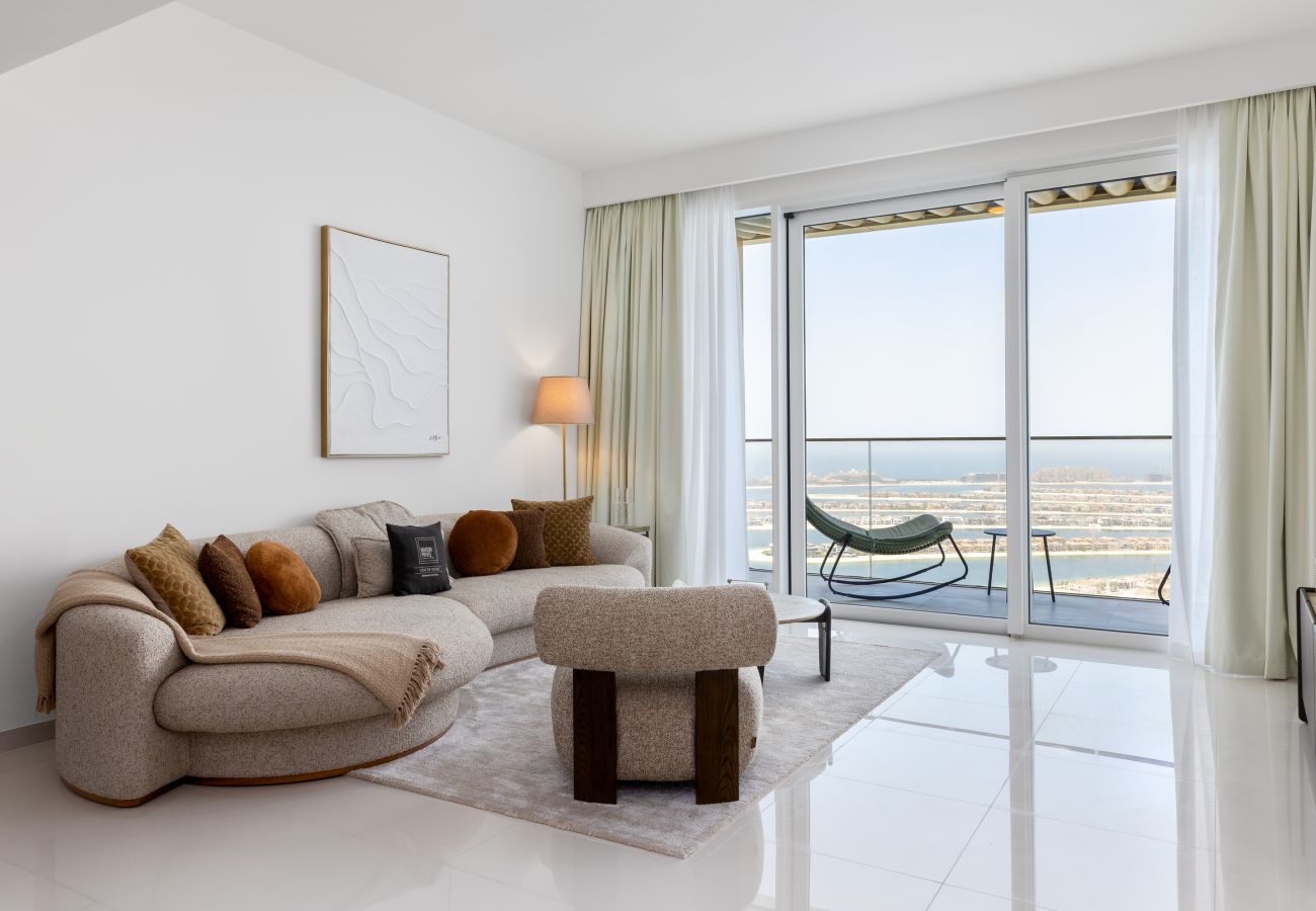 Experience coastal living in our exclusive holiday rental with uninterrupted sea and Palm Jumeirah views at Emaar Beachfront, Dubai. Your dream retrea