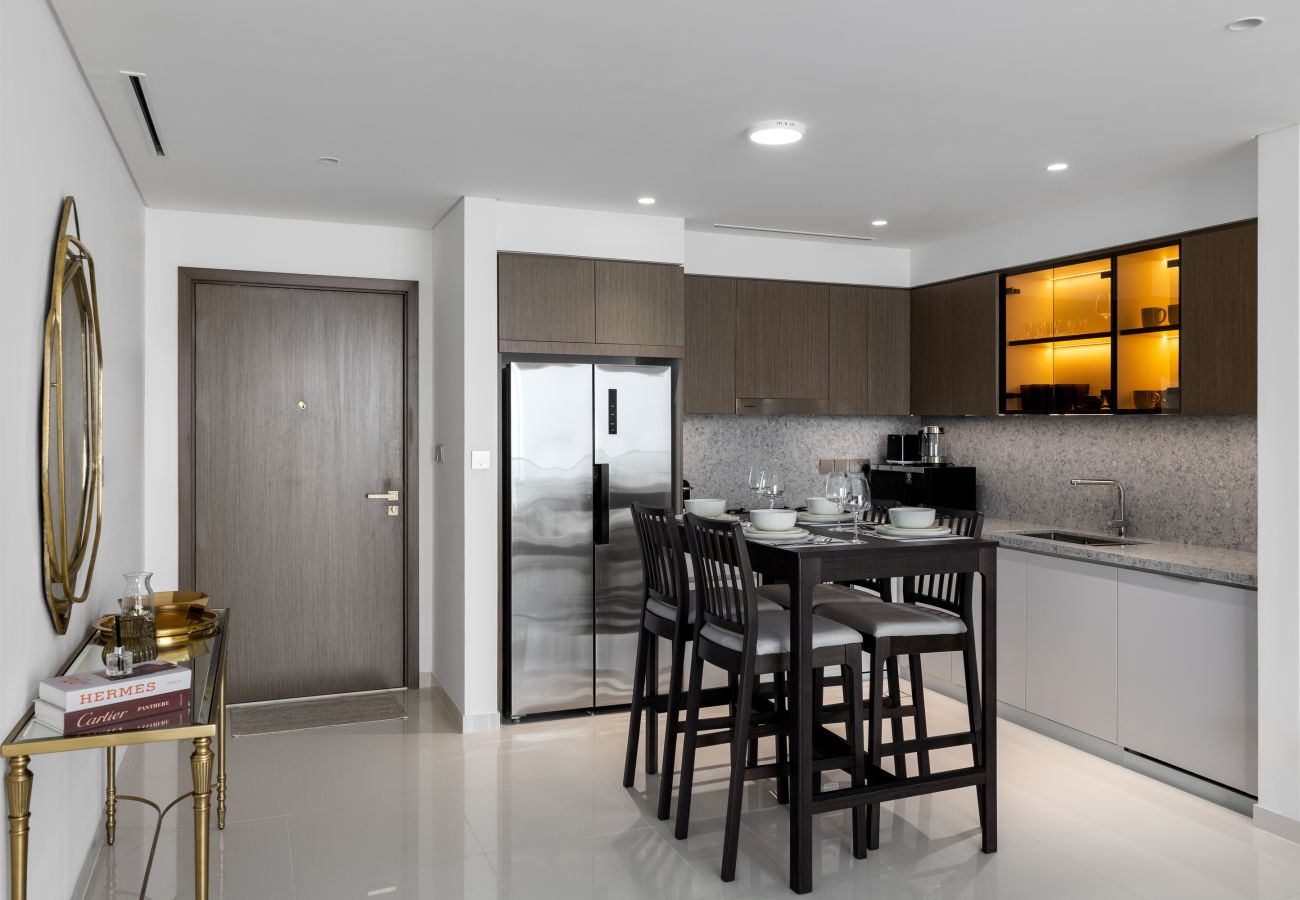 Apartment in Dubai - Coastal Living w/ Uninterrupted Sea & Palm Views 