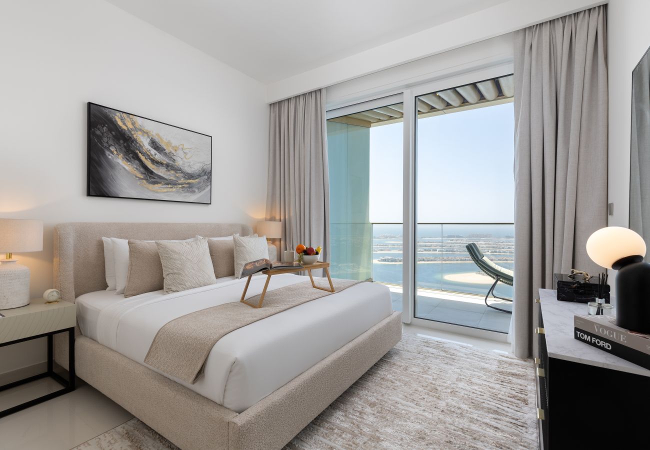 Apartment in Dubai - Coastal Living w/ Uninterrupted Sea & Palm Views 