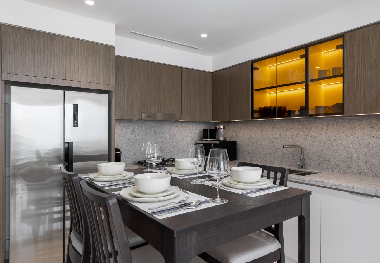 Apartment in Dubai - Coastal Living w/ Uninterrupted Sea & Palm Views 