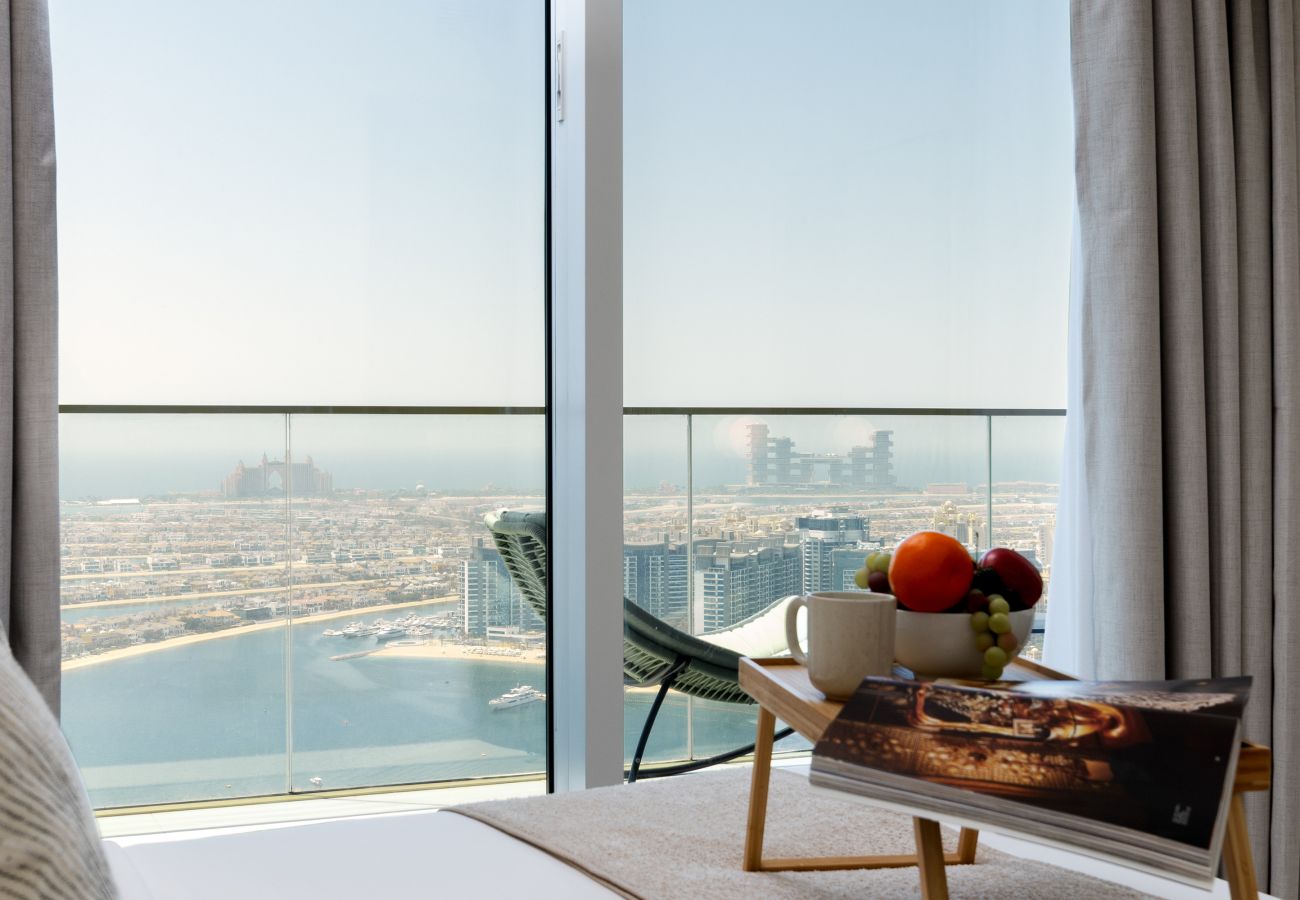 Apartment in Dubai - Coastal Living w/ Uninterrupted Sea & Palm Views 