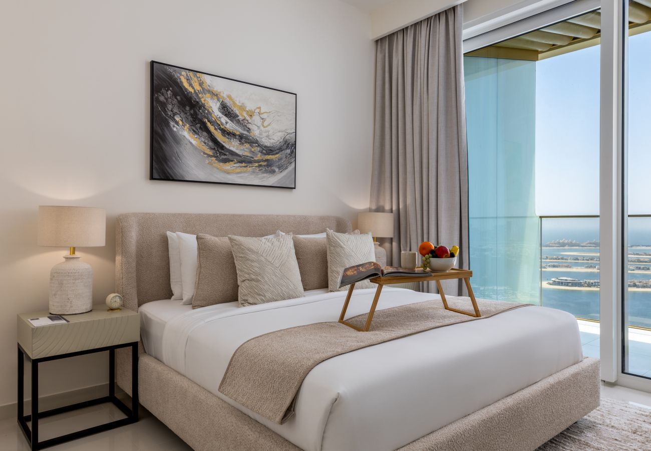 Apartment in Dubai - Coastal Living w/ Uninterrupted Sea & Palm Views 