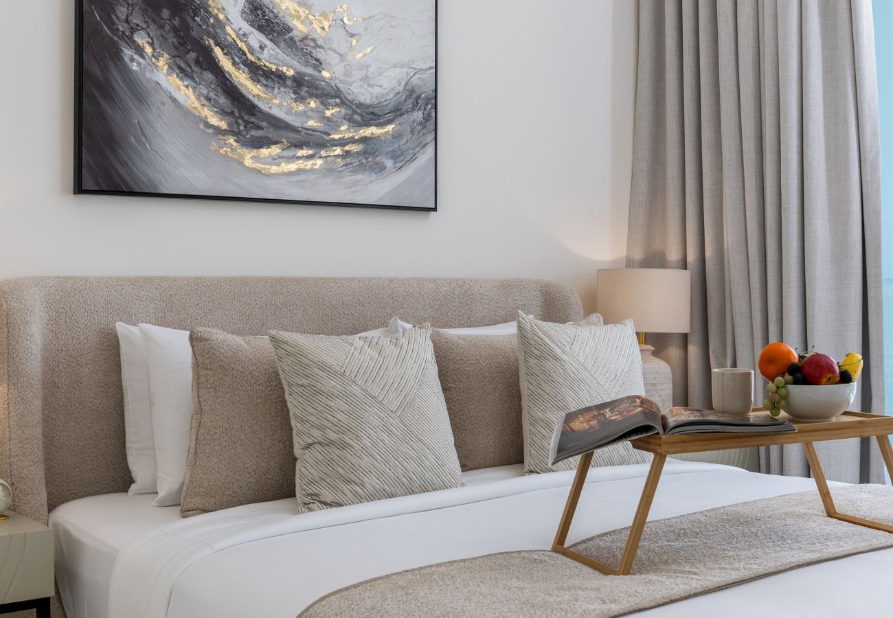 Apartment in Dubai - Coastal Living w/ Uninterrupted Sea & Palm Views 