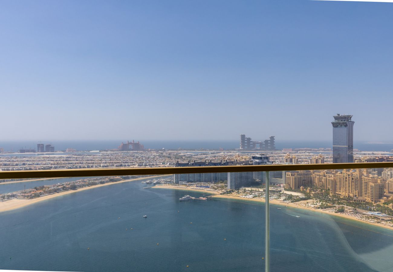 Apartment in Dubai - Coastal Living w/ Uninterrupted Sea & Palm Views 