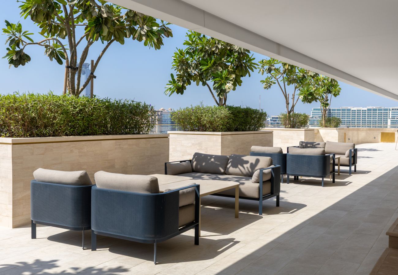 Apartment in Dubai - Coastal Living w/ Uninterrupted Sea & Palm Views 