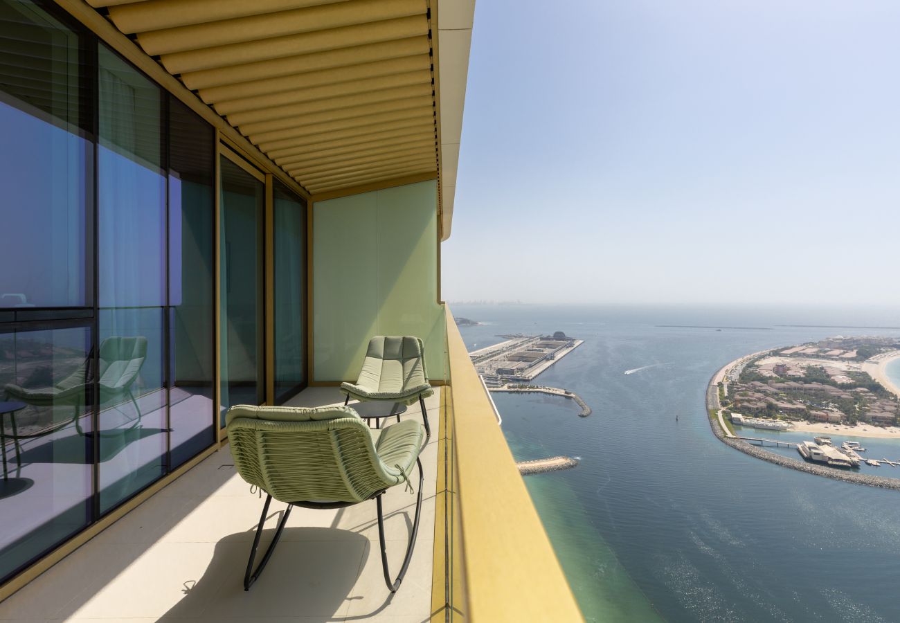 Apartment in Dubai - Coastal Living w/ Uninterrupted Sea & Palm Views 