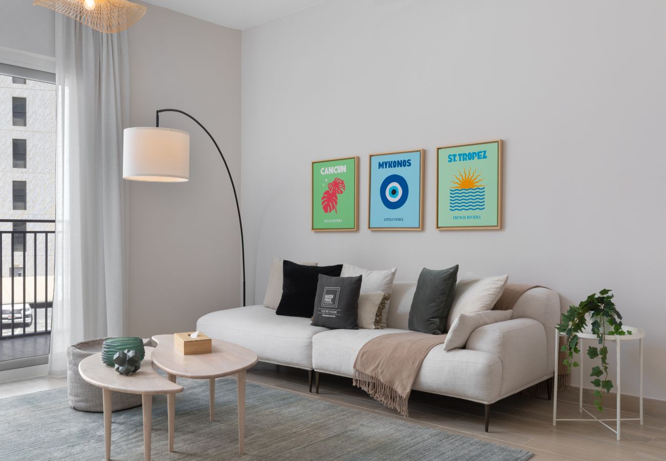 Discover the allure of Yas Island with our holiday rental featuring a balcony. Close to main attractions in Abu Dhabi. Call us now to book your perfec