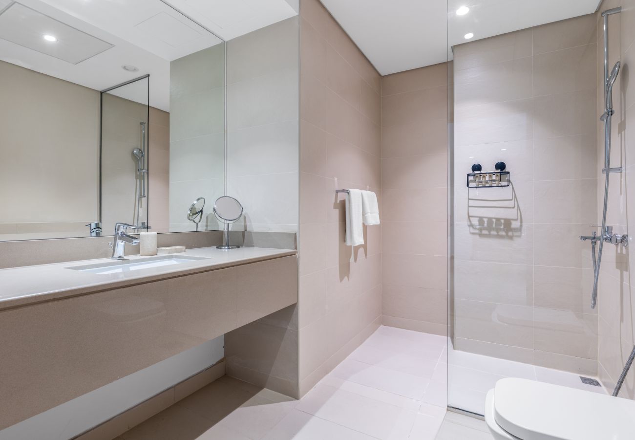 Apartment in Abu Dhabi - Relaxed Yas Island Living Near ALL Attractions 