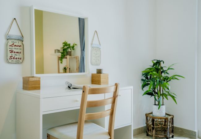 Apartment in Abu Dhabi - Modern Yas Island Escape w/ Peaceful Canal Views Apartment in Abu Dhabi - Modern Yas Island Escape w/ Peaceful Canal Views