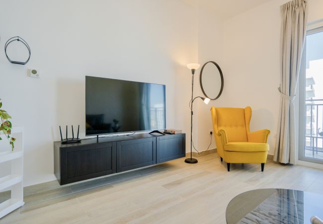 Apartment in Abu Dhabi - Modern Yas Island Escape w/ Peaceful Canal Views Apartment in Abu Dhabi - Modern Yas Island Escape w/ Peaceful Canal Views