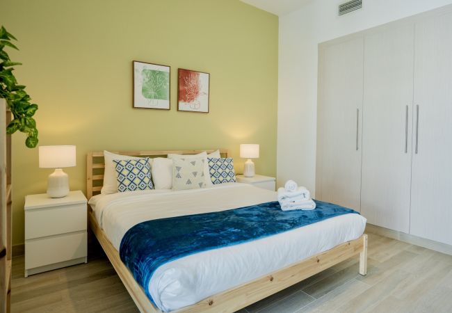 Apartment in Abu Dhabi - Modern Yas Island Escape w/ Peaceful Canal Views Apartment in Abu Dhabi - Modern Yas Island Escape w/ Peaceful Canal Views