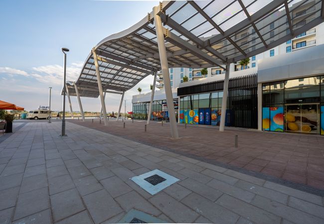 Apartment in Abu Dhabi - Modern Yas Island Escape w/ Peaceful Canal Views Apartment in Abu Dhabi - Modern Yas Island Escape w/ Peaceful Canal Views