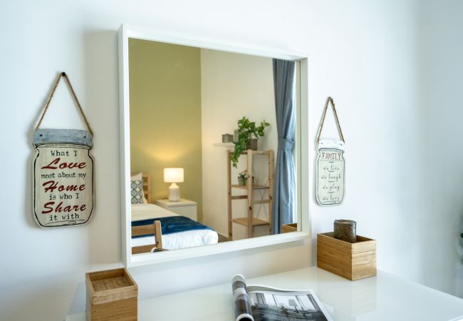 Apartment in Abu Dhabi - Modern Yas Island Escape w/ Peaceful Canal Views Apartment in Abu Dhabi - Modern Yas Island Escape w/ Peaceful Canal Views