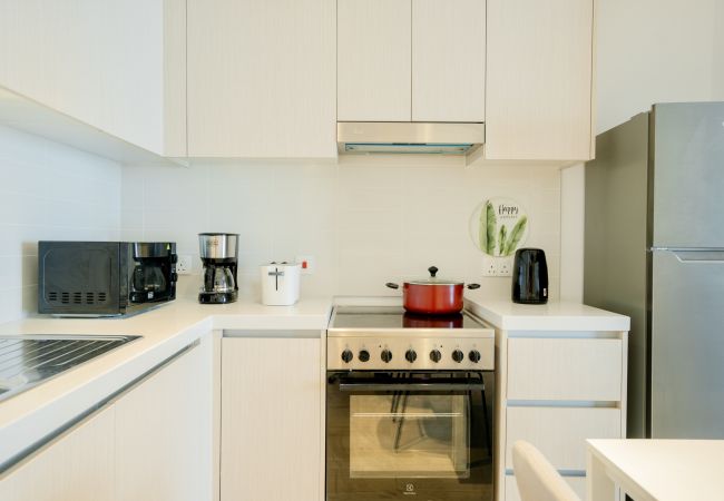 Apartment in Abu Dhabi - Modern Yas Island Escape w/ Peaceful Canal Views Apartment in Abu Dhabi - Modern Yas Island Escape w/ Peaceful Canal Views