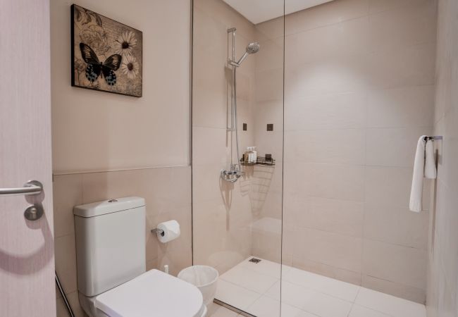 Apartment in Abu Dhabi - Modern Yas Island Escape w/ Peaceful Canal Views Apartment in Abu Dhabi - Modern Yas Island Escape w/ Peaceful Canal Views