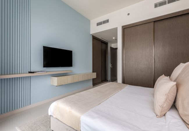 Apartment in Dubai - Waterfront Living w/ Unparalleled Sea & Palm Vws  Apartment in Dubai - Waterfront Living w/ Unparalleled Sea & Palm Vws