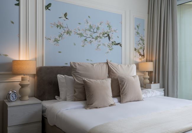 Apartment in Dubai - Waterfront Living w/ Unparalleled Sea & Palm Vws  Apartment in Dubai - Waterfront Living w/ Unparalleled Sea & Palm Vws