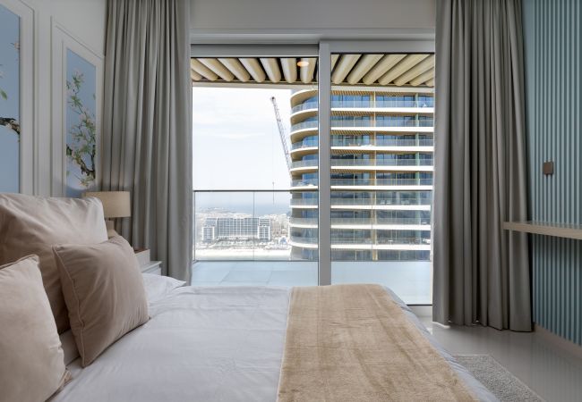 Apartment in Dubai - Waterfront Living w/ Unparalleled Sea & Palm Vws  Apartment in Dubai - Waterfront Living w/ Unparalleled Sea & Palm Vws