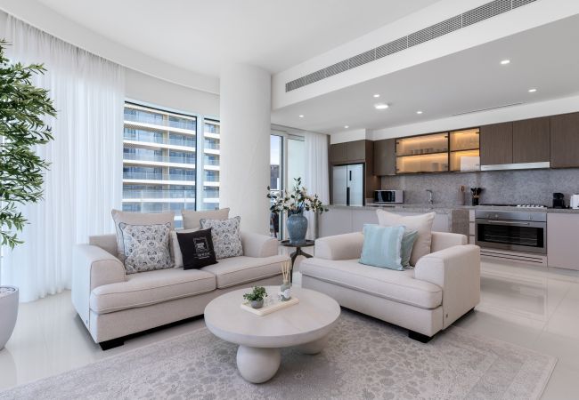 Apartment in Dubai - Waterfront Living w/ Unparalleled Sea & Palm Vws  Apartment in Dubai - Waterfront Living w/ Unparalleled Sea & Palm Vws