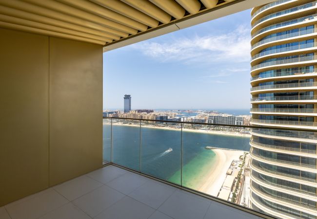 Apartment in Dubai - Waterfront Living w/ Unparalleled Sea & Palm Vws  Apartment in Dubai - Waterfront Living w/ Unparalleled Sea & Palm Vws