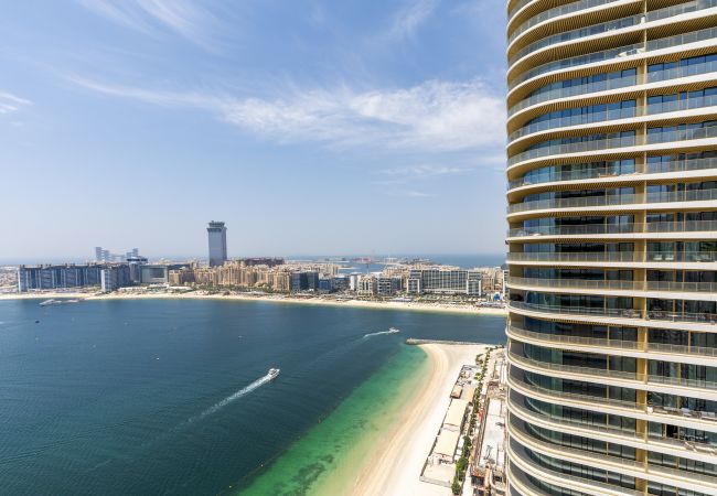 Apartment in Dubai - Waterfront Living w/ Unparalleled Sea & Palm Vws  Apartment in Dubai - Waterfront Living w/ Unparalleled Sea & Palm Vws