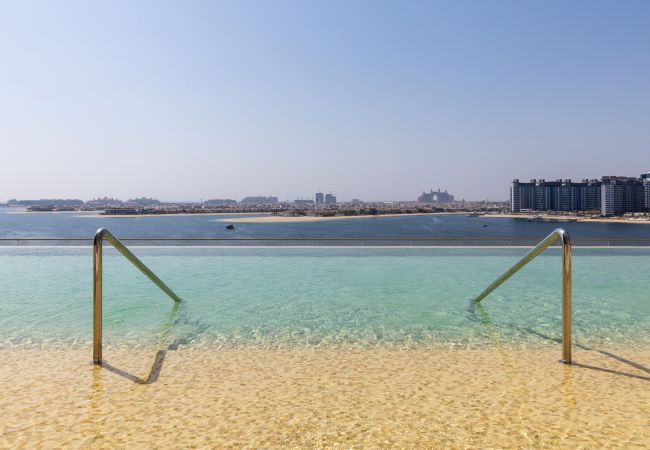 Apartment in Dubai - Waterfront Living w/ Unparalleled Sea & Palm Vws  Apartment in Dubai - Waterfront Living w/ Unparalleled Sea & Palm Vws