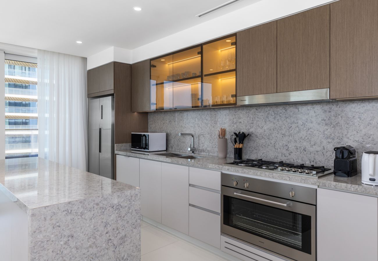 Apartment in Dubai - Waterfront Living w/ Unparalleled Sea & Palm Vws 