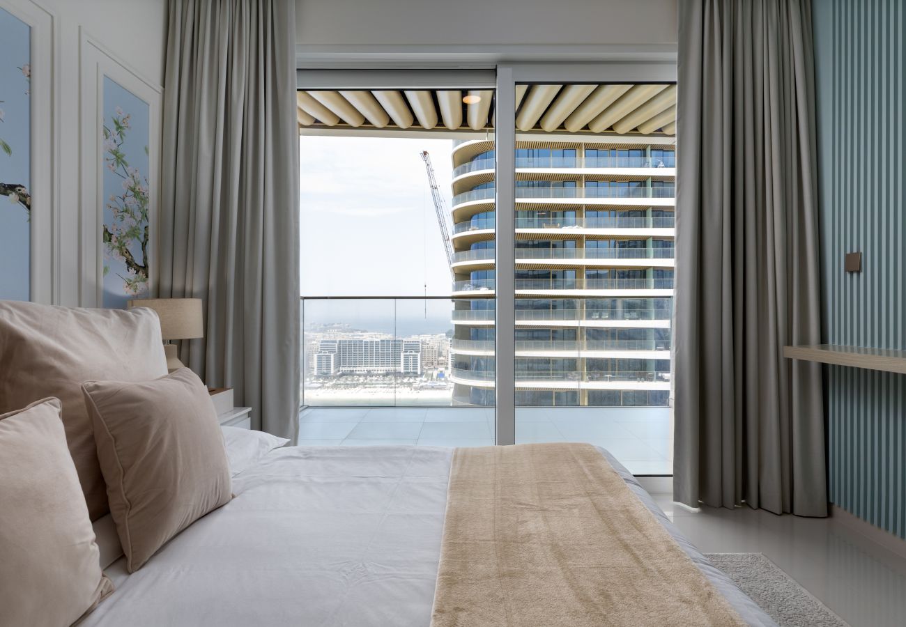 Apartment in Dubai - Waterfront Living w/ Unparalleled Sea & Palm Vws 