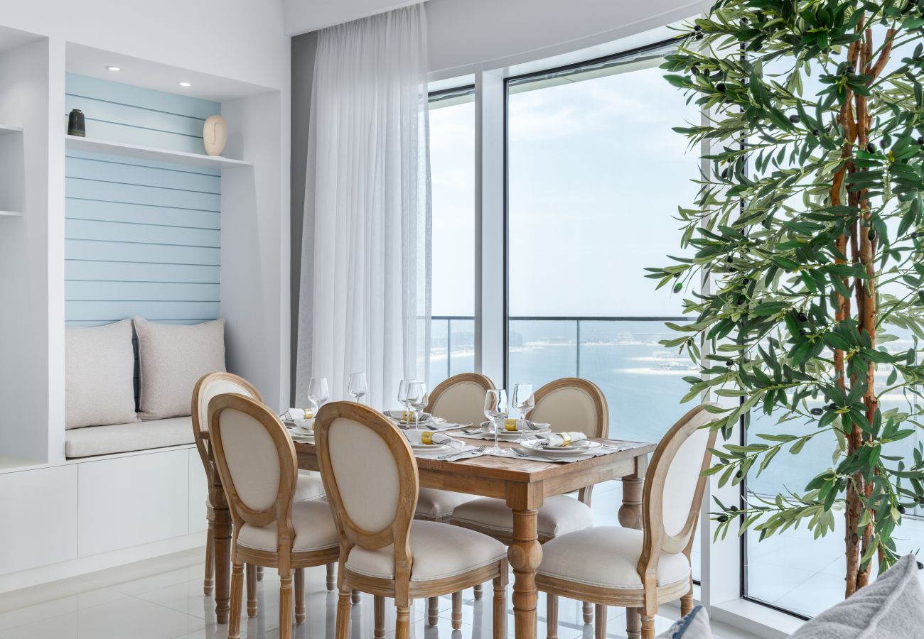 Apartment in Dubai - Waterfront Living w/ Unparalleled Sea & Palm Vws 