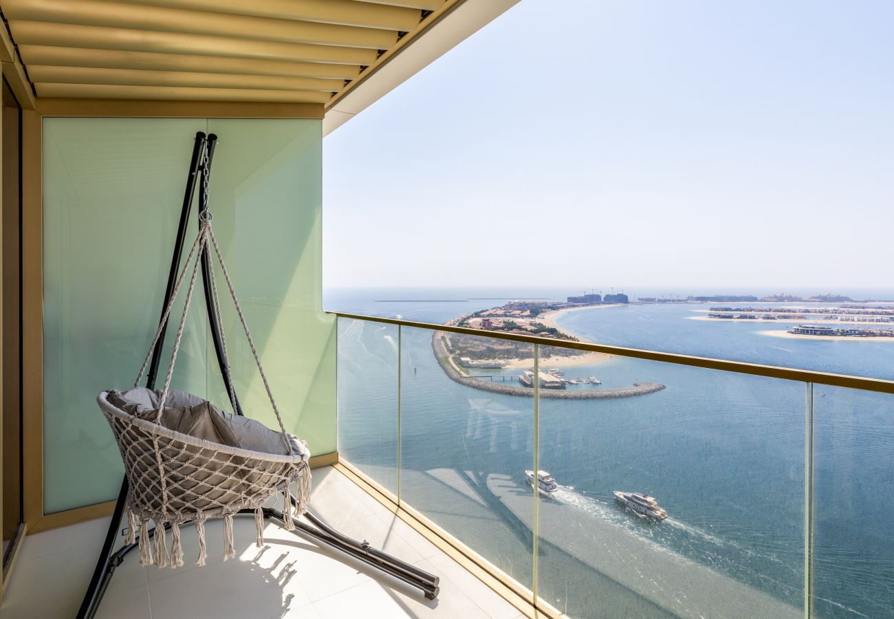 Waterfront holiday rental with unparalleled sea and Palm Jumeirah views in Emaar Beachfront