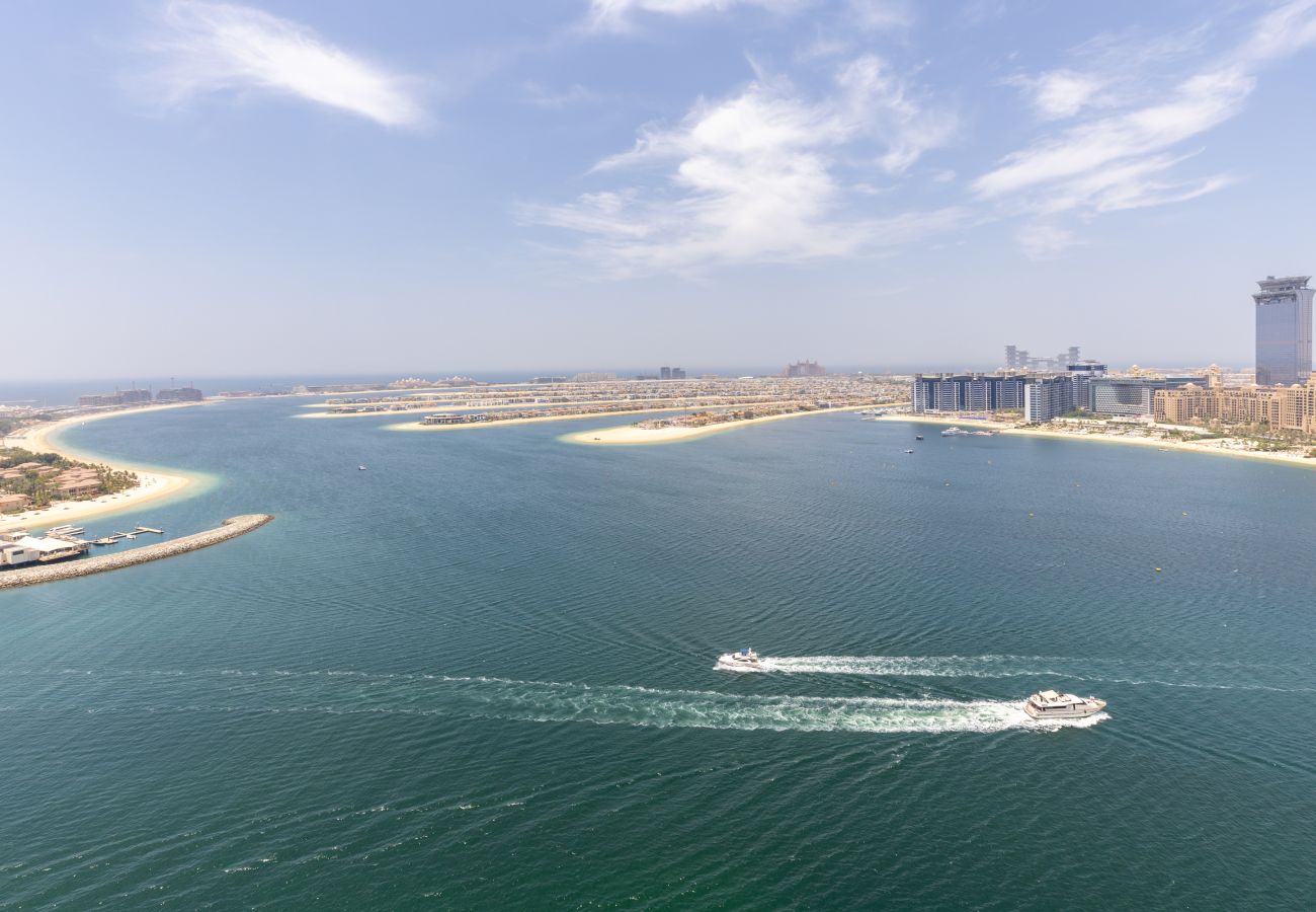 Waterfront holiday rental with breathtaking views in Dubai
