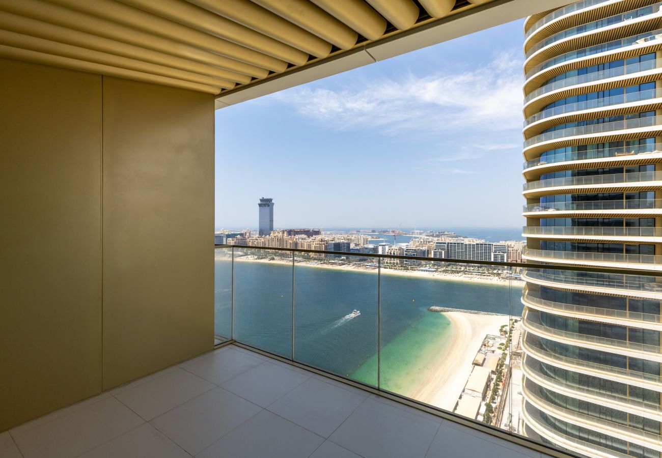 Apartment in Dubai - Waterfront Living w/ Unparalleled Sea & Palm Vws 