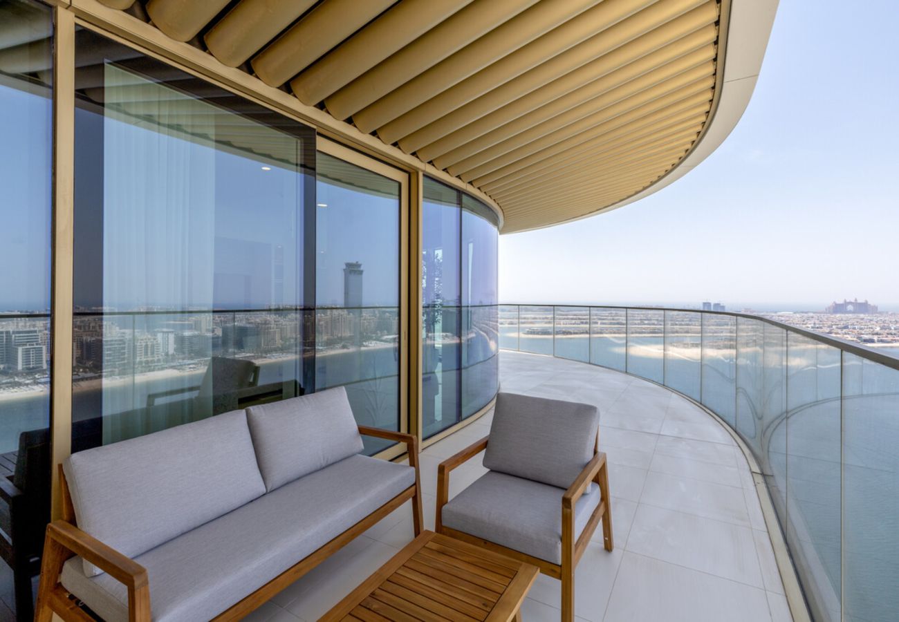 Apartment in Dubai - Waterfront Living w/ Unparalleled Sea & Palm Vws 