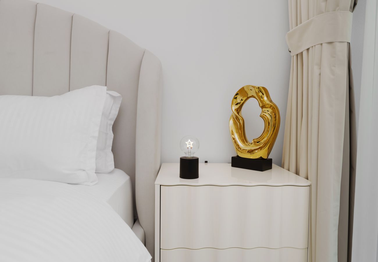 Apartment in Dubai - Tranquil Escape w/ Balcony & High-End Facilities
