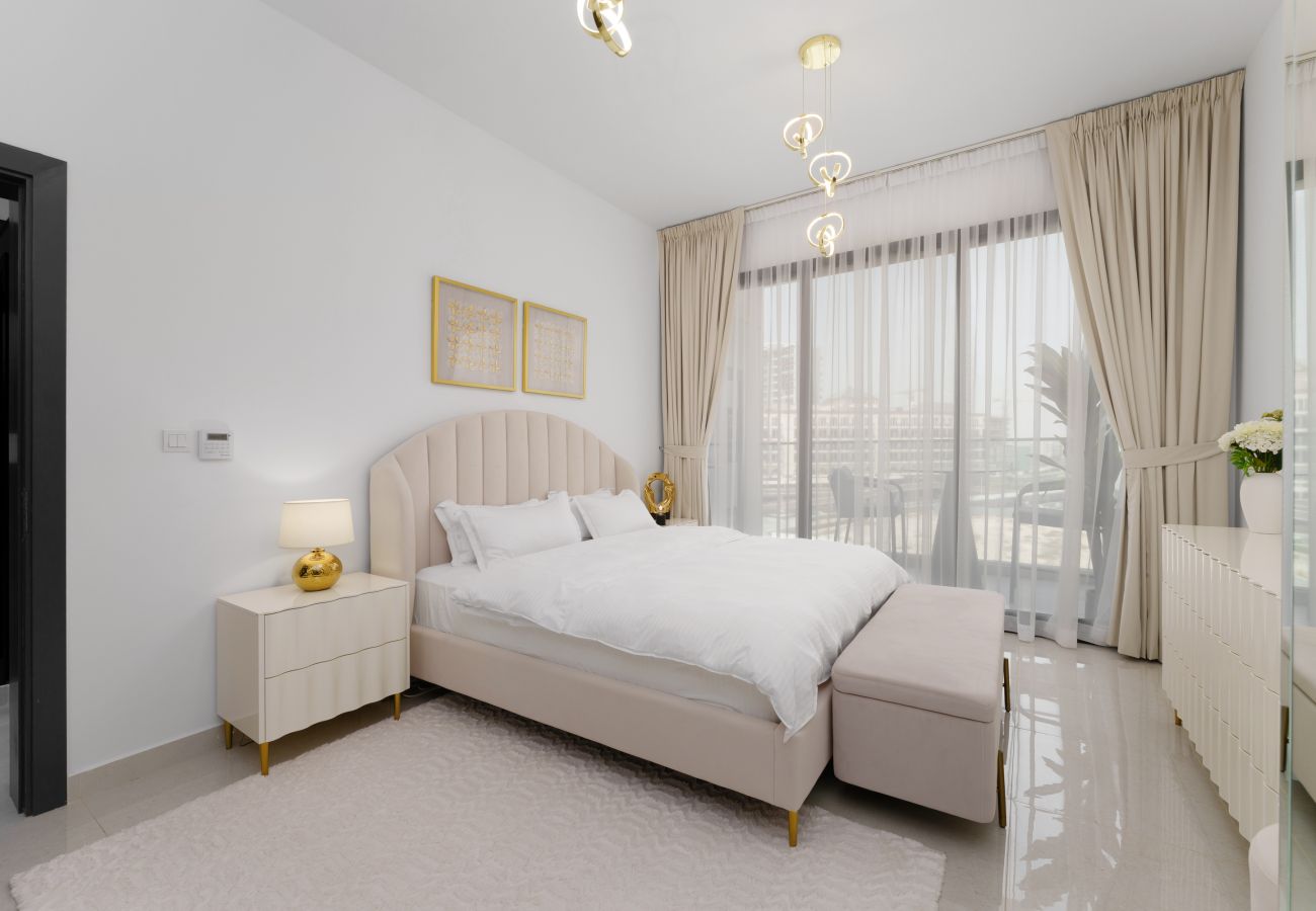 Apartment in Dubai - Tranquil Escape w/ Balcony & High-End Facilities