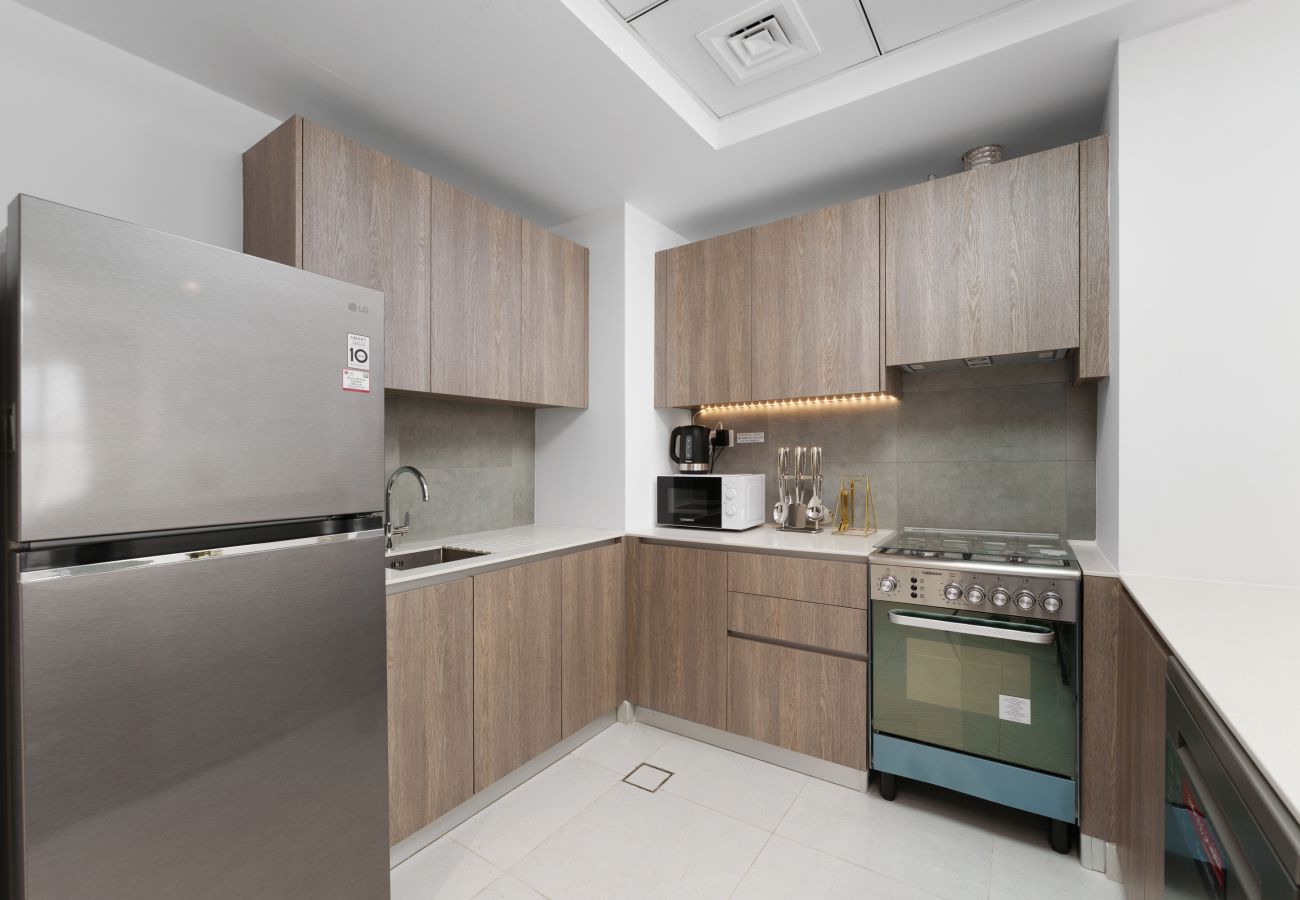 Apartment in Dubai - Tranquil Escape w/ Balcony & High-End Facilities