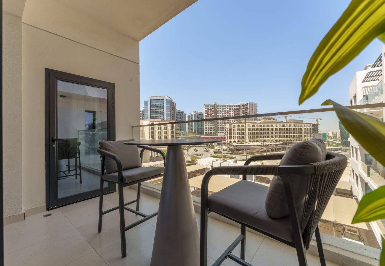Apartment in Dubai - Tranquil Escape w/ Balcony & High-End Facilities
