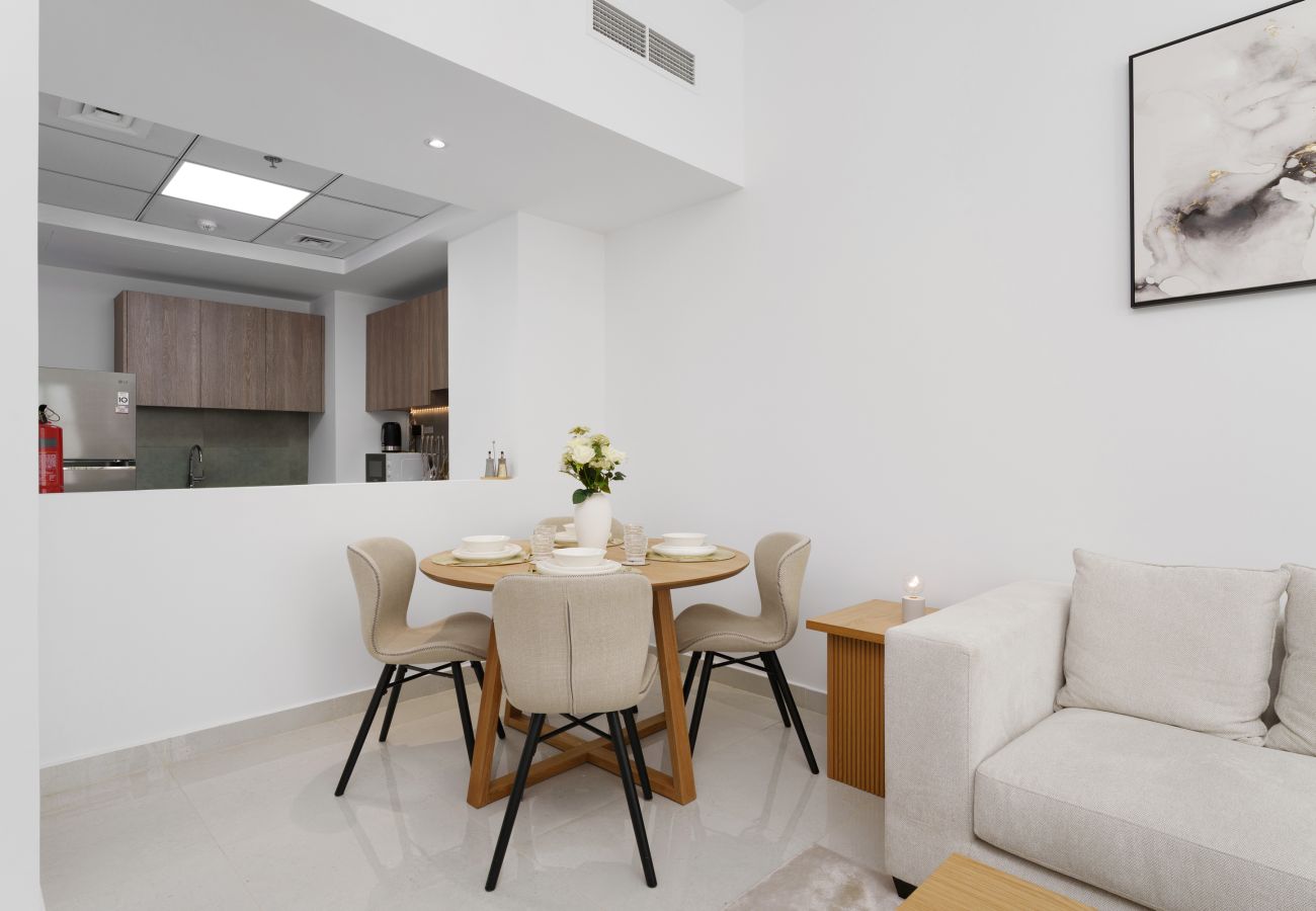 Apartment in Dubai - Tranquil Escape w/ Balcony & High-End Facilities
