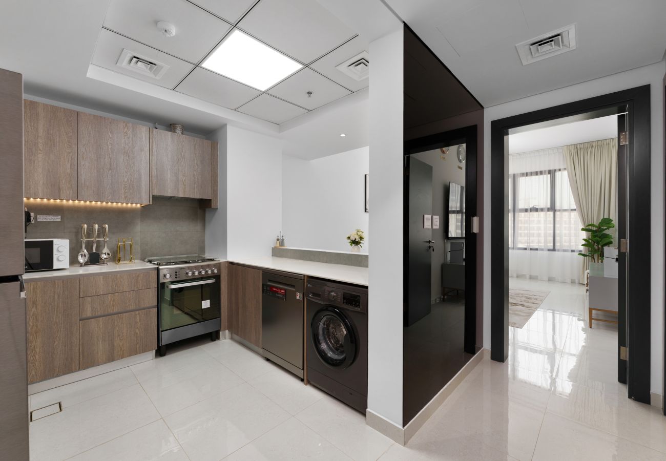 Apartment in Dubai - Tranquil Escape w/ Balcony & High-End Facilities