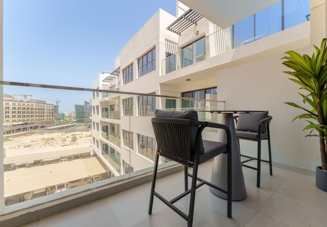 Apartment in Dubai - Tranquil Escape w/ Balcony & High-End Facilities