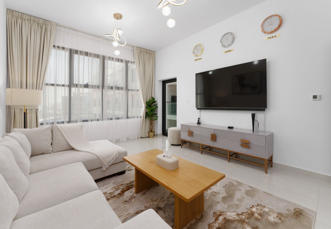 Enjoy a tranquil stay in our modern holiday rental, featuring a balcony and high-end facilities. Your perfect escape in Dubai beckons – learn more, an