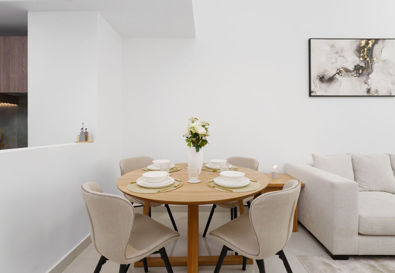Apartment in Dubai - Tranquil Escape w/ Balcony & High-End Facilities