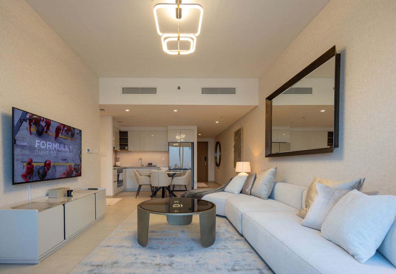 Elevate your stay in our urban and modern holiday rental just steps away from Burj Khalifa in Downtown Dubai. Discover sophistication – learn more and