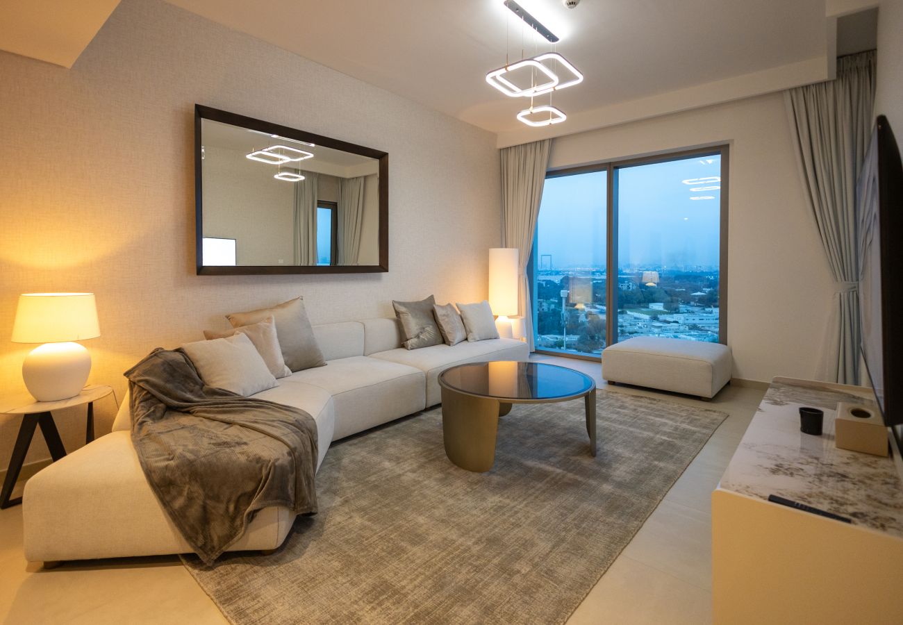 Elevate your stay in our urban and modern holiday rental just steps away from Burj Khalifa in Downtown Dubai. Discover sophistication – learn more and